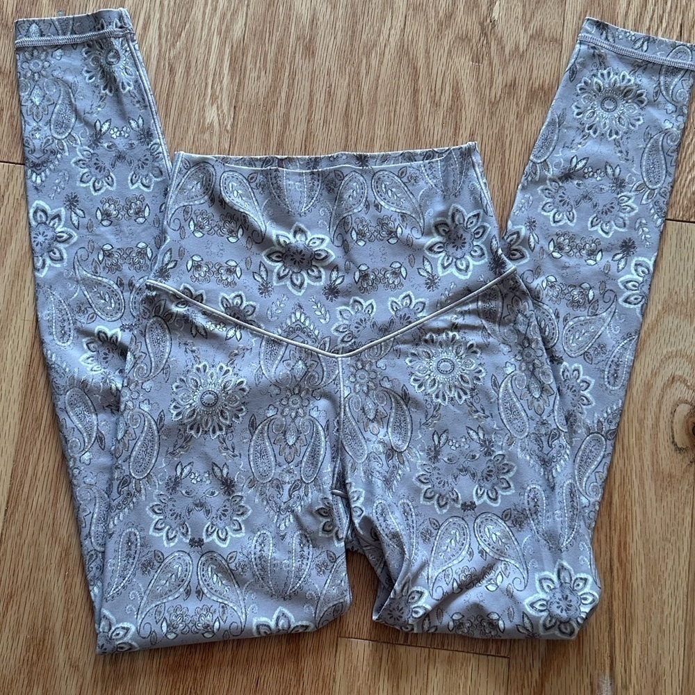 Aerie Light Purple Paisley Leggings Size Small